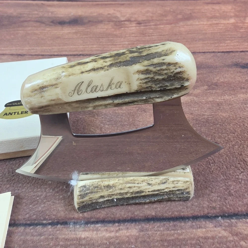 The Ulu Factory engraving stand