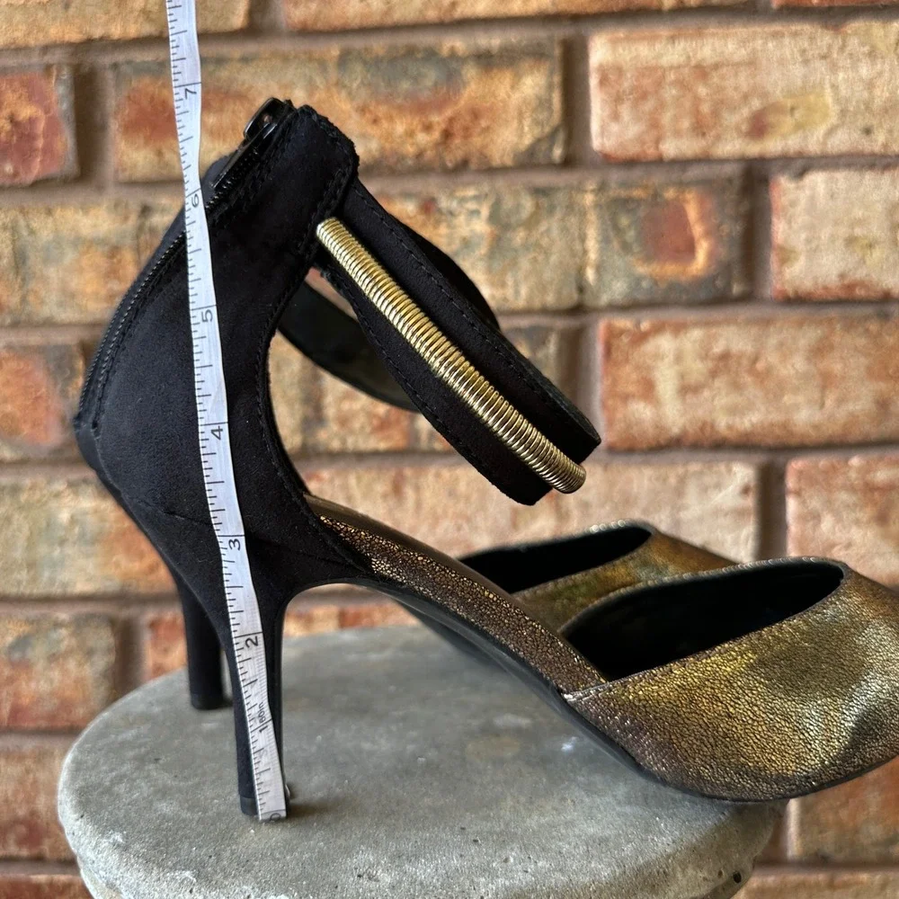 Lane Bryant Gold Metallic Pointed Toe Ankle Strap Kitten Heels Black 10W Wide