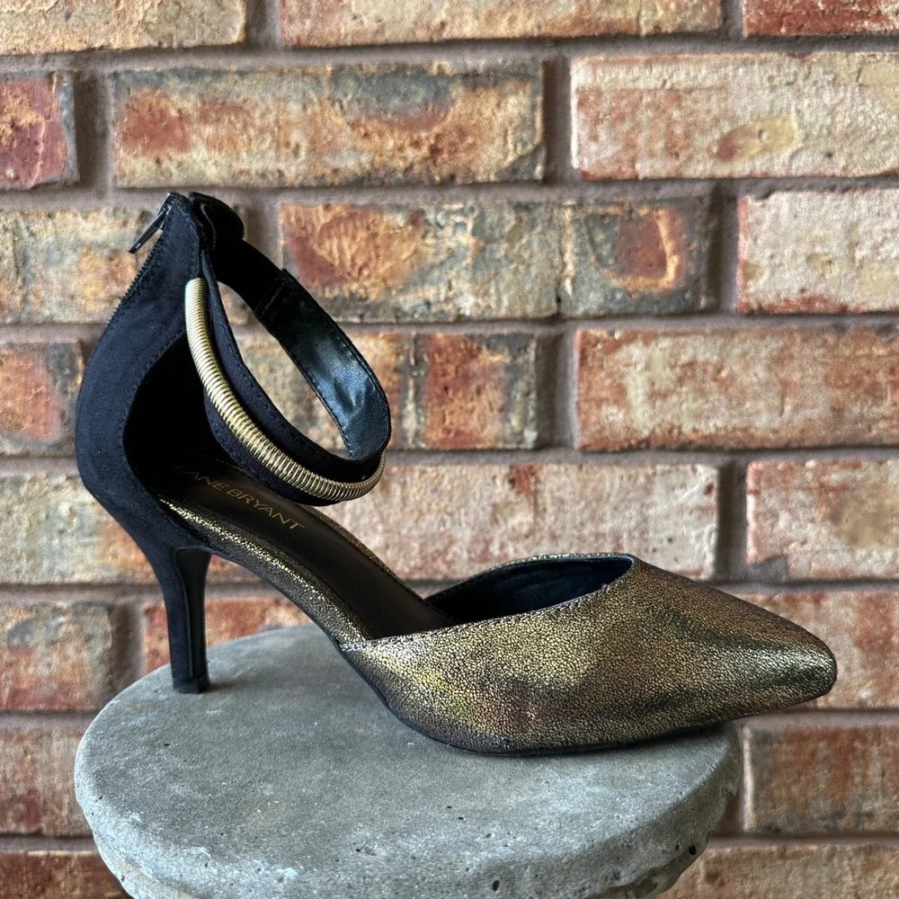 Lane Bryant Gold Metallic Pointed Toe Ankle Strap Kitten Heels Black 10W Wide