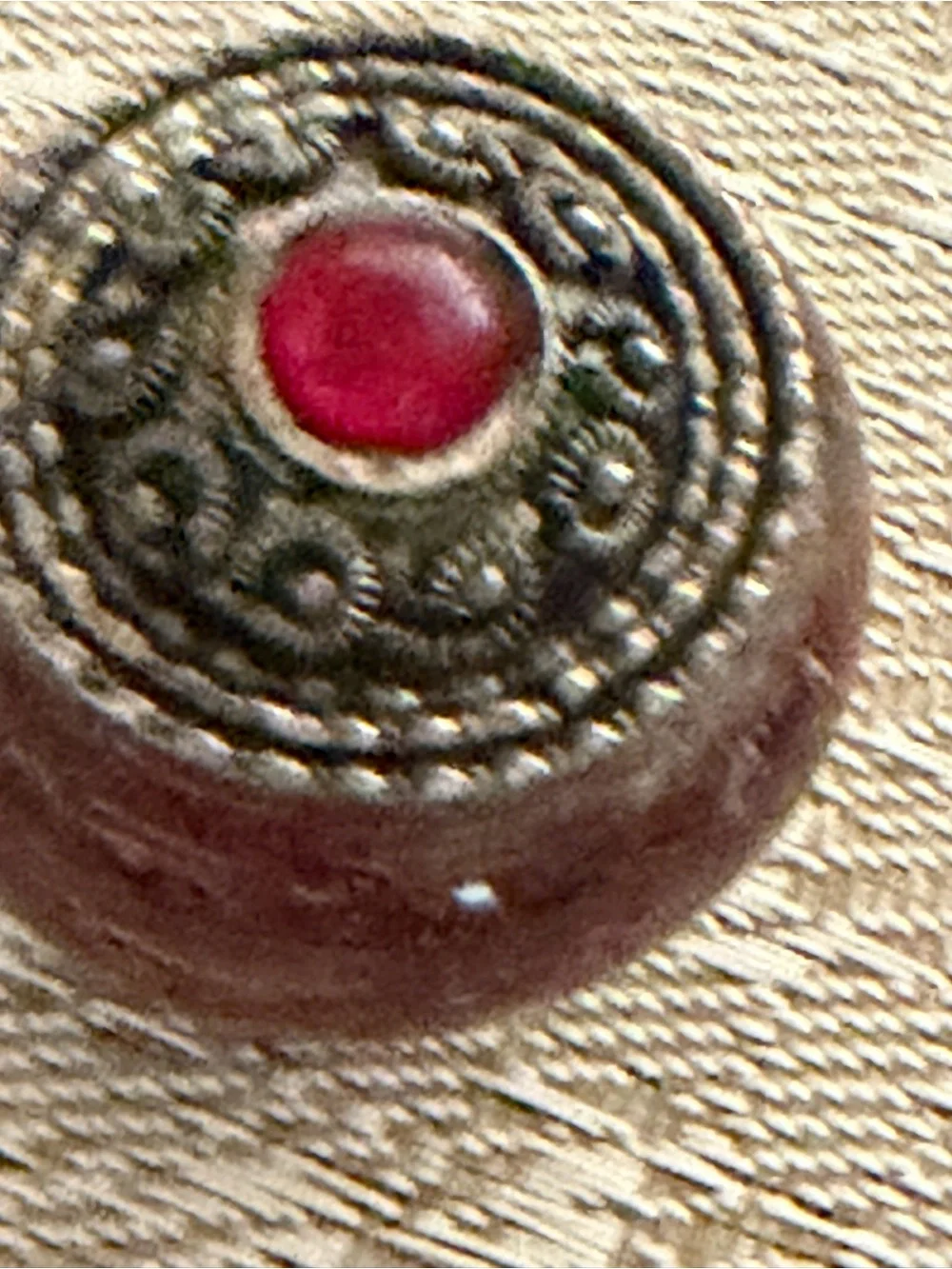 Vintage red snuff