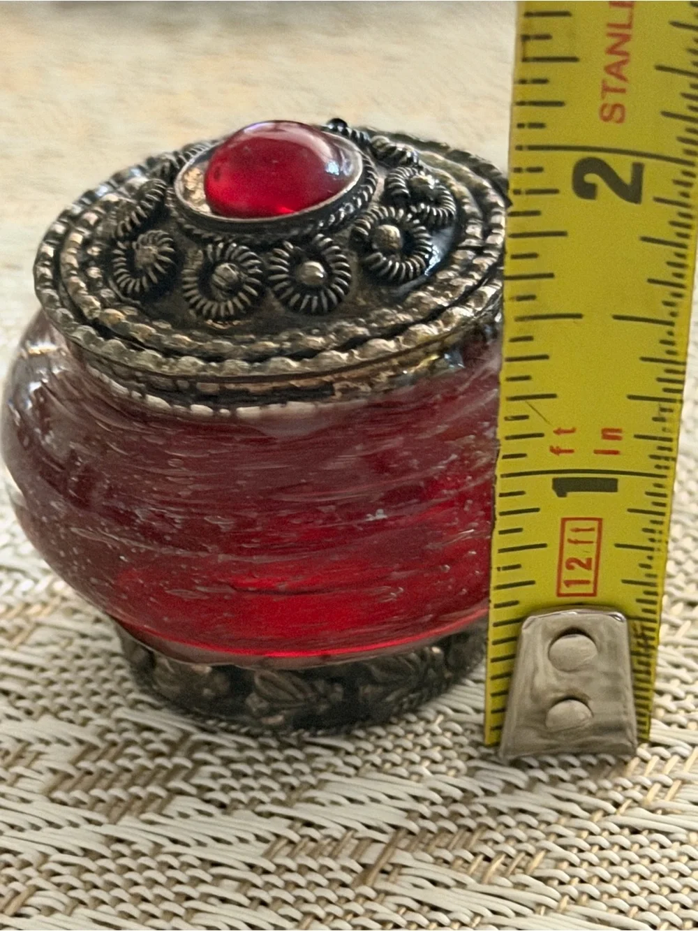 Vintage red snuff
