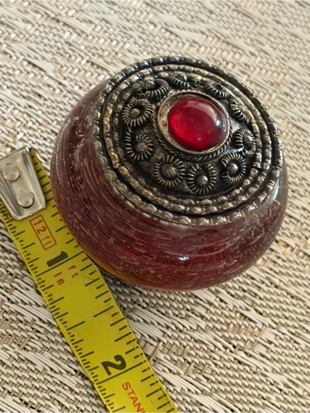 Vintage red snuff