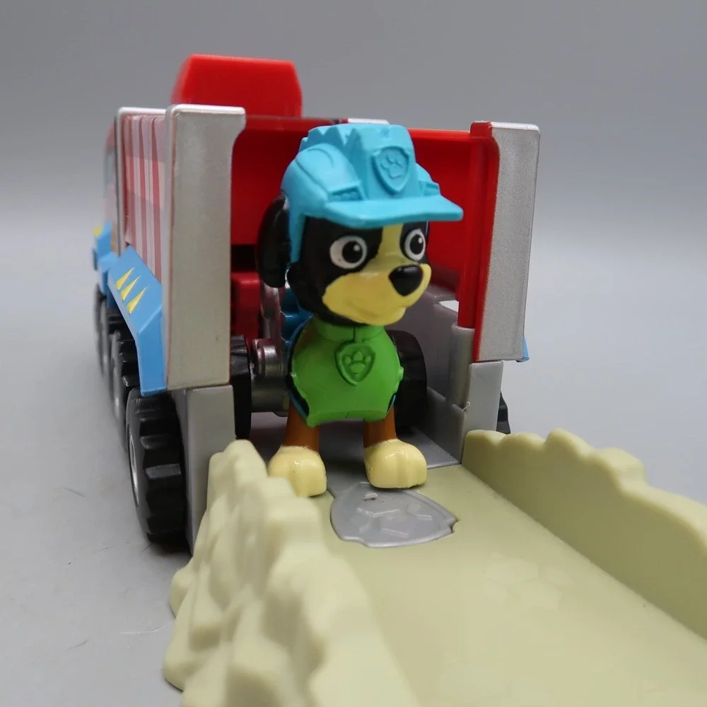 Spin Master welcome pocket