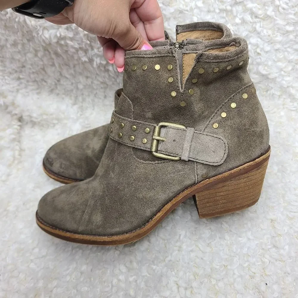 Sofft Allene Riveted Studded‎ Leather Ankle Boots Size 7