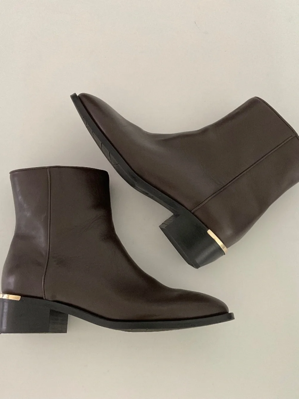 AQUATALIA Fin Leather Bootie in Midnight Brown Size 8 EXCELLENT CONDITION