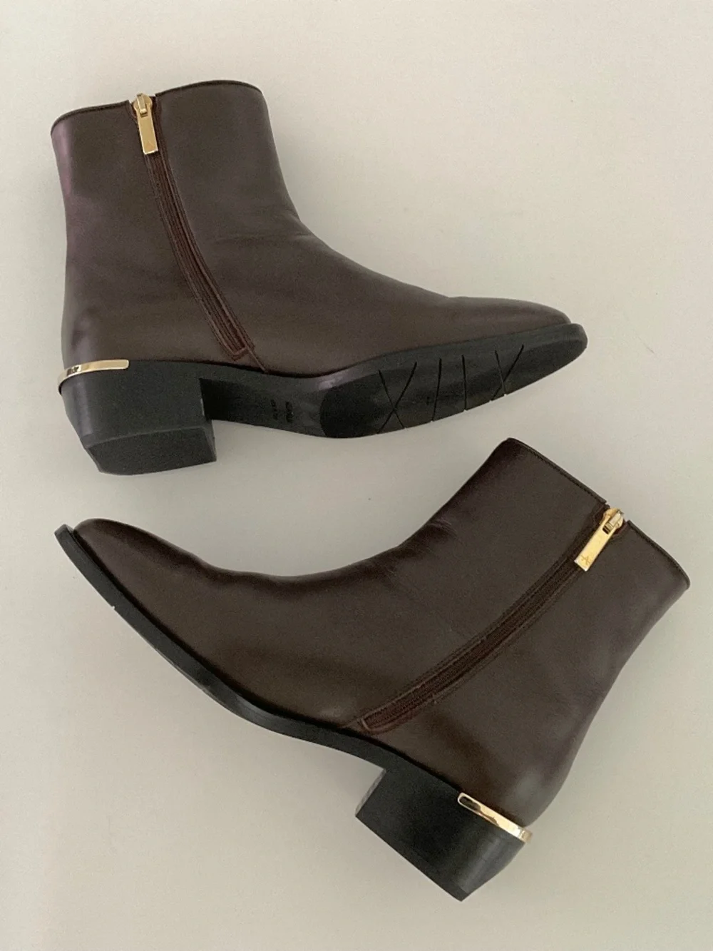 AQUATALIA Fin Leather Bootie in Midnight Brown Size 8 EXCELLENT CONDITION