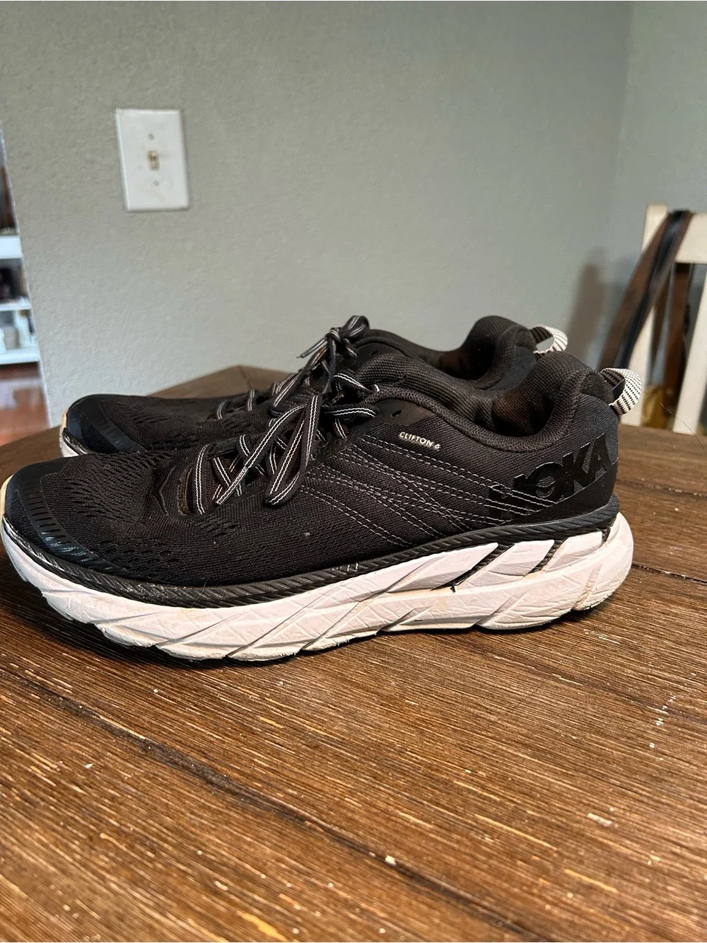 Hoka one Clifton 6 size 10