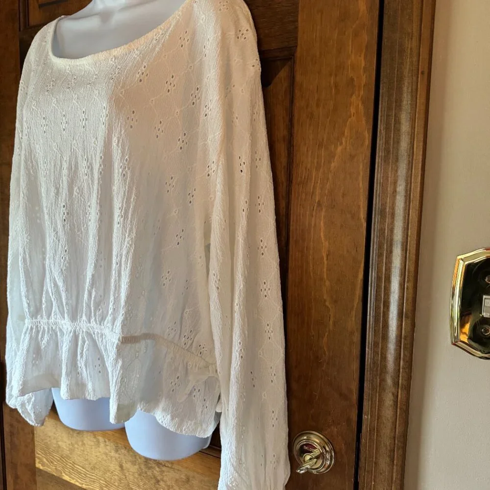 H&M white polyester scoop