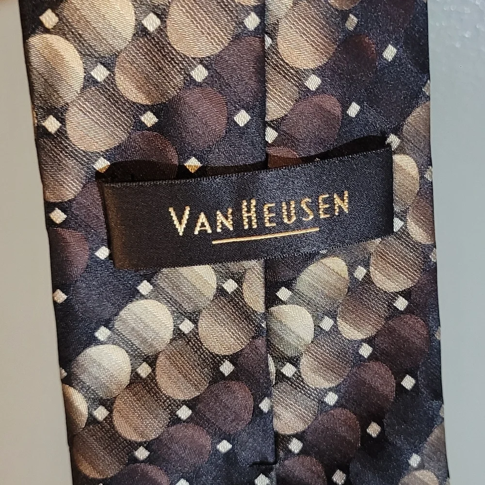 Van Heusen stylish tie