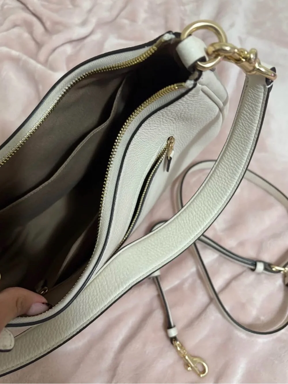 Coach hobo cream