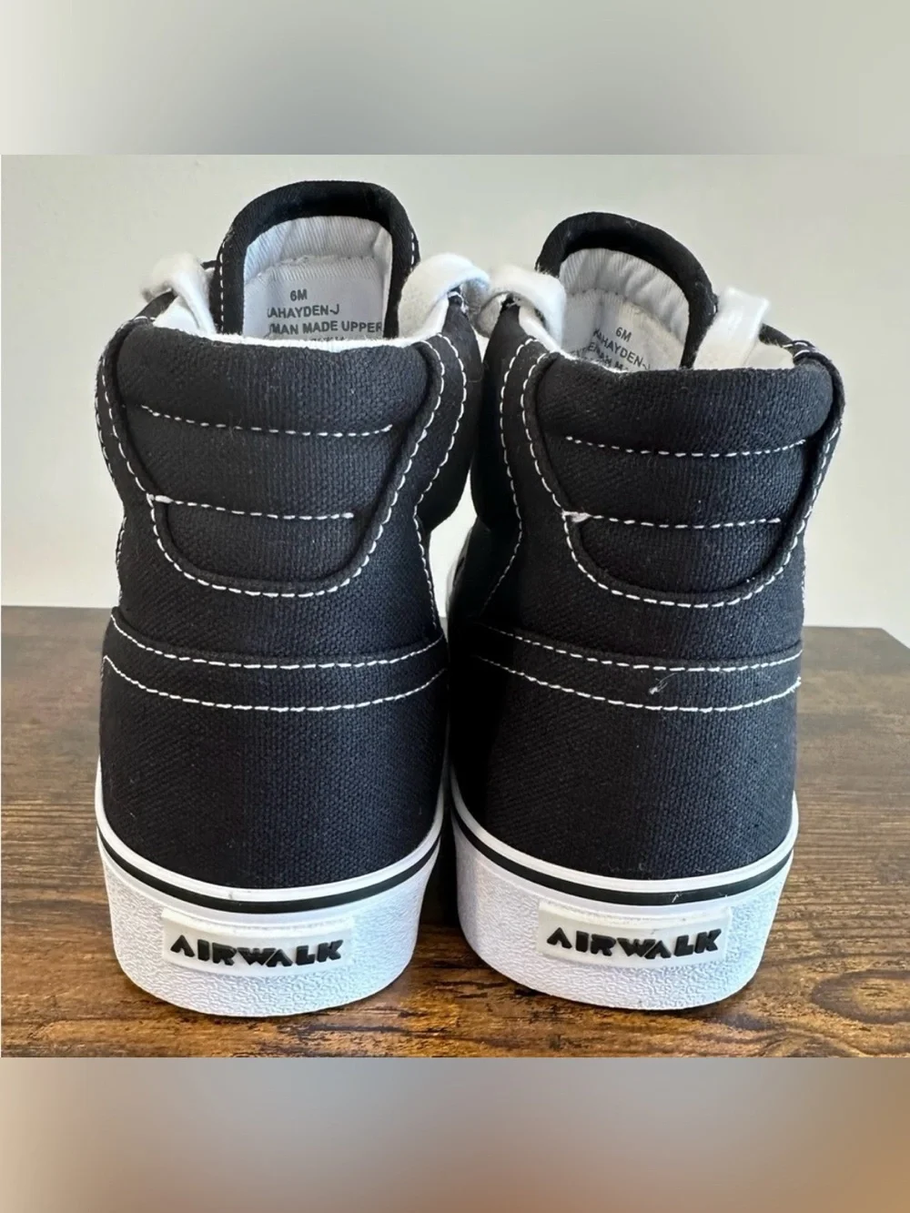 Airwalk Boys Hayden Black/White High Top Sneakers NWT Size Big Boys 4