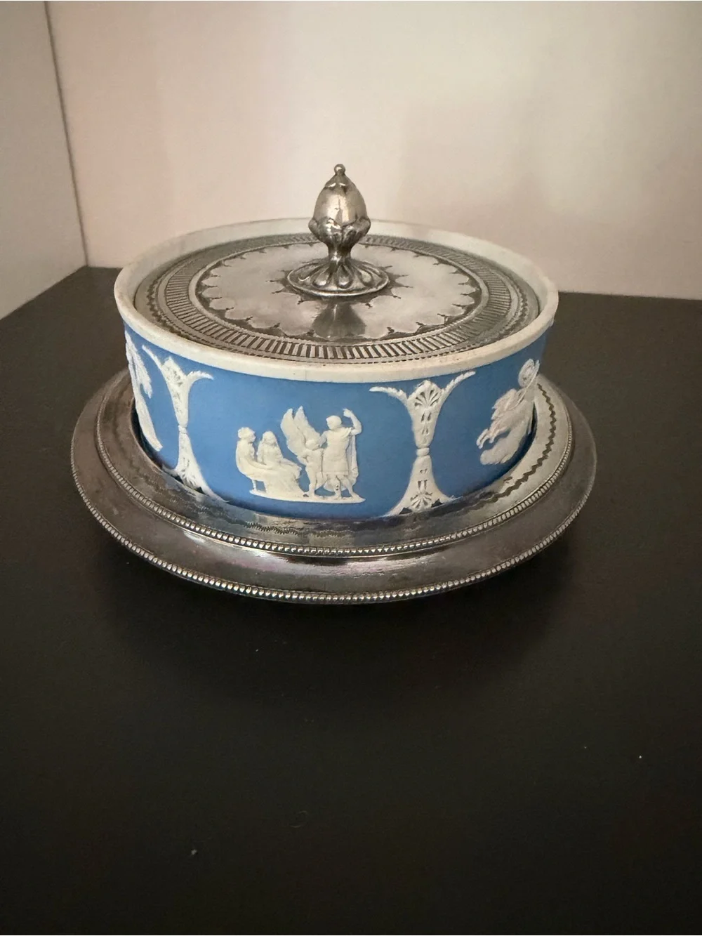 Wedgwood serveware brand figures