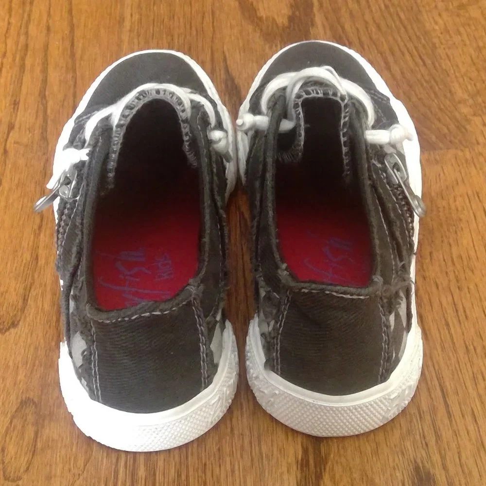 Blowfish Kids Size 13 Unisex Black and White Skater Style Sneakers