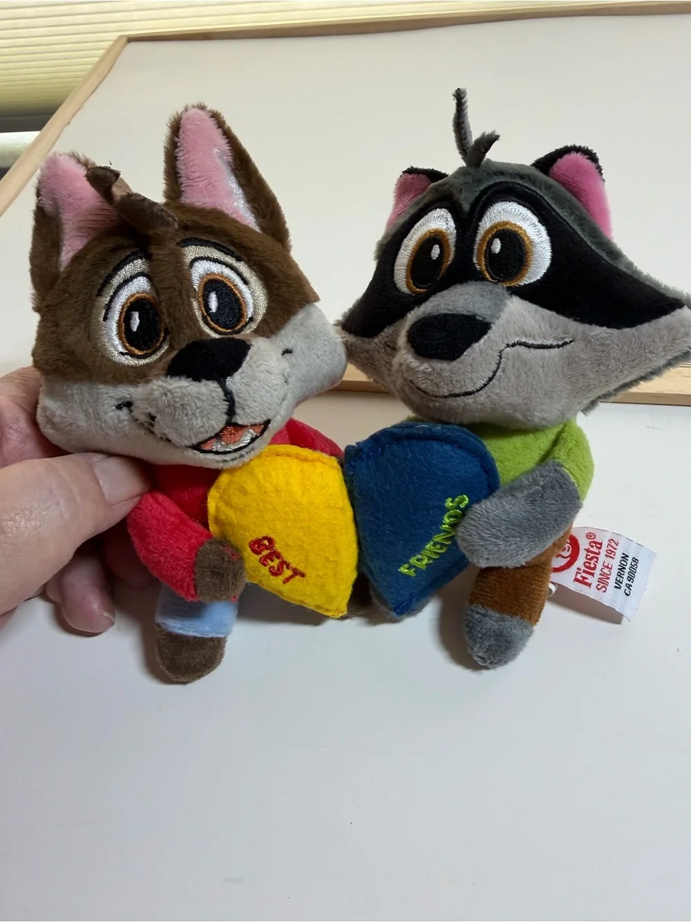 Fiesta best friends plush magnetic   Raccoon and wolf