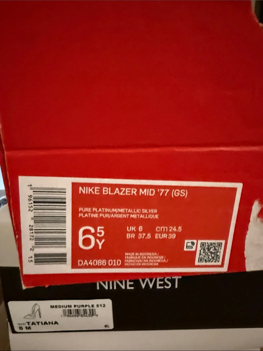 Nike mid top