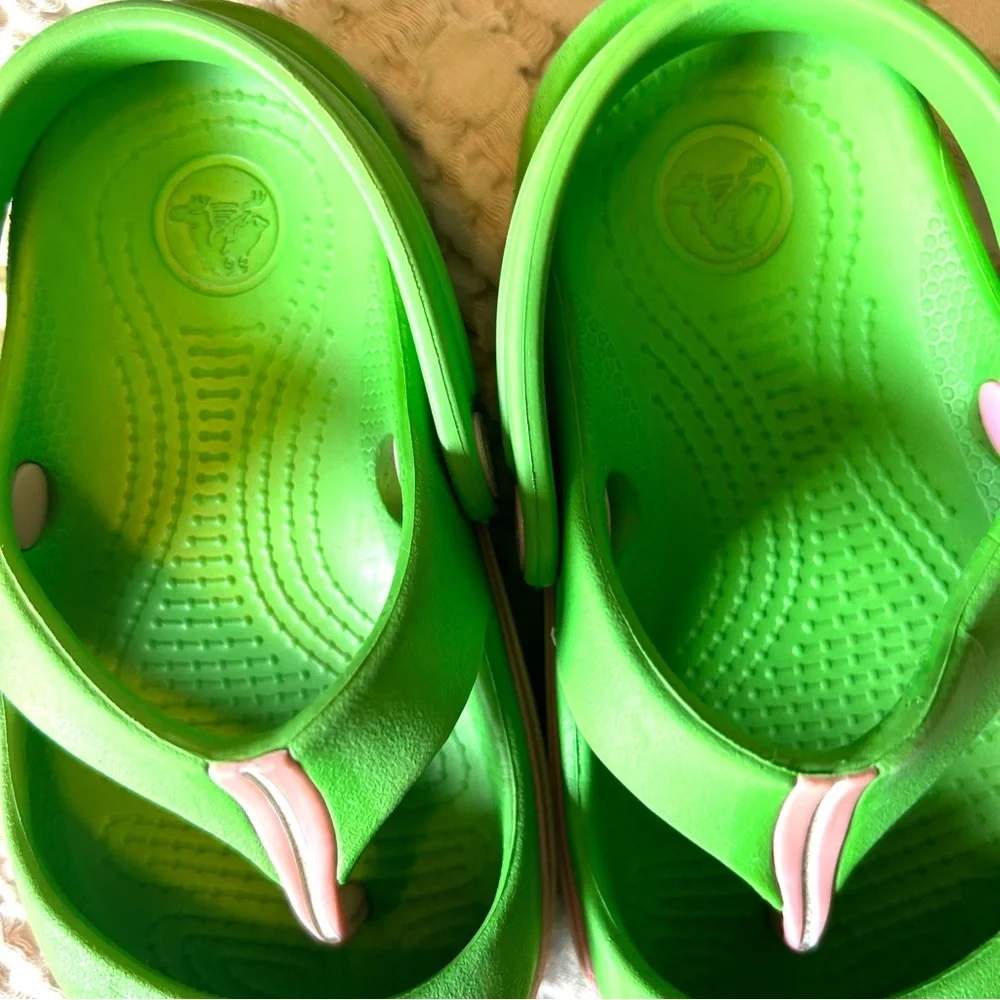 CROCS Maryjane Thong Child’s Sandals. Size 6/7.