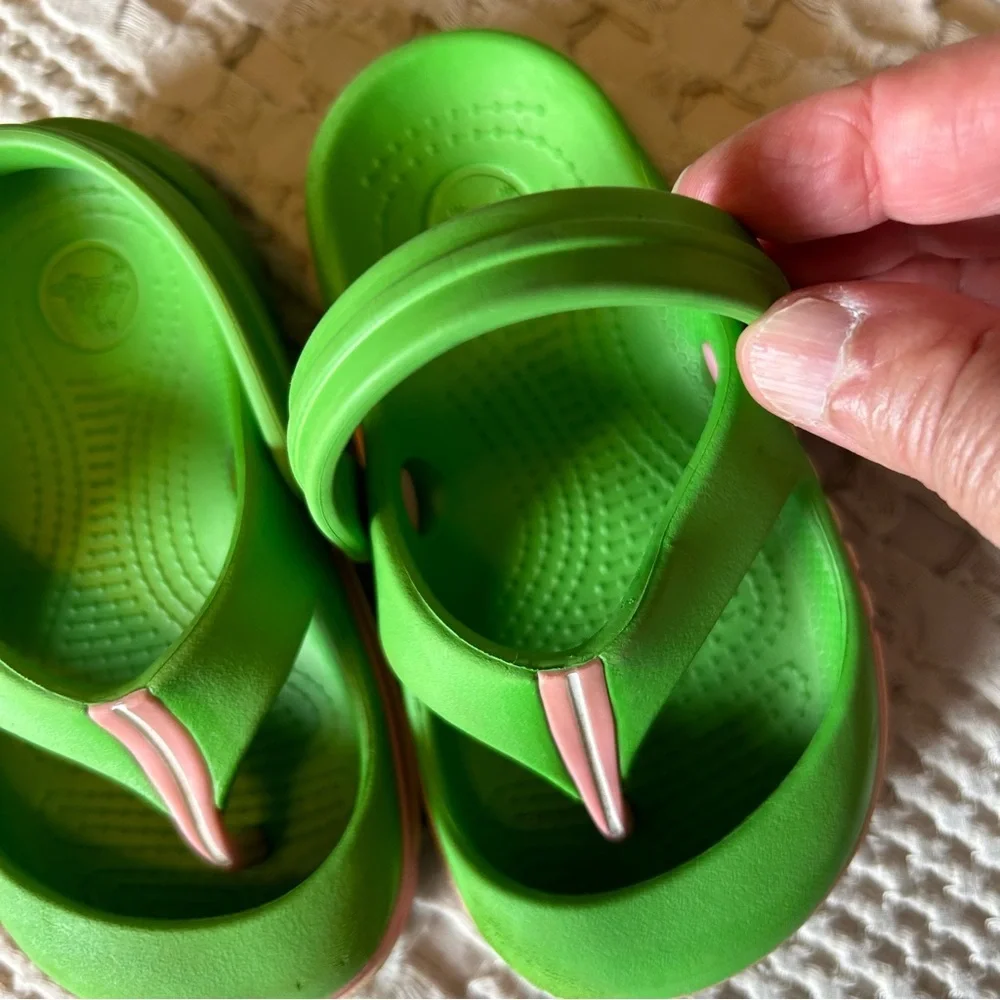 CROCS Maryjane Thong Child’s Sandals. Size 6/7.
