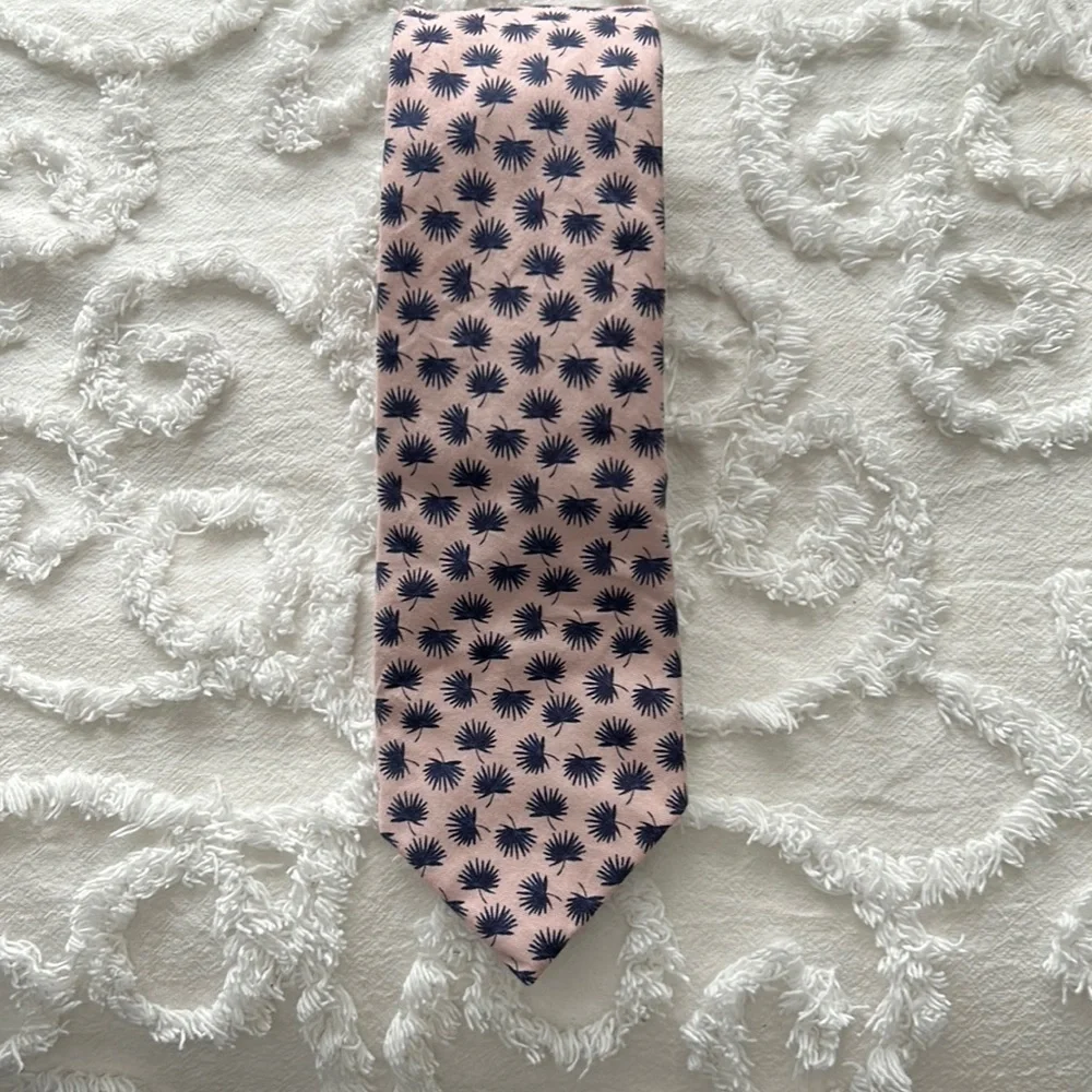 Boss patterned cotton tie, pink and dark blue.