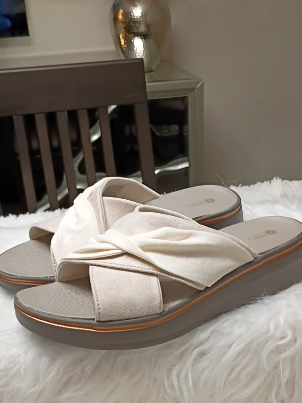 Bzees platform slip