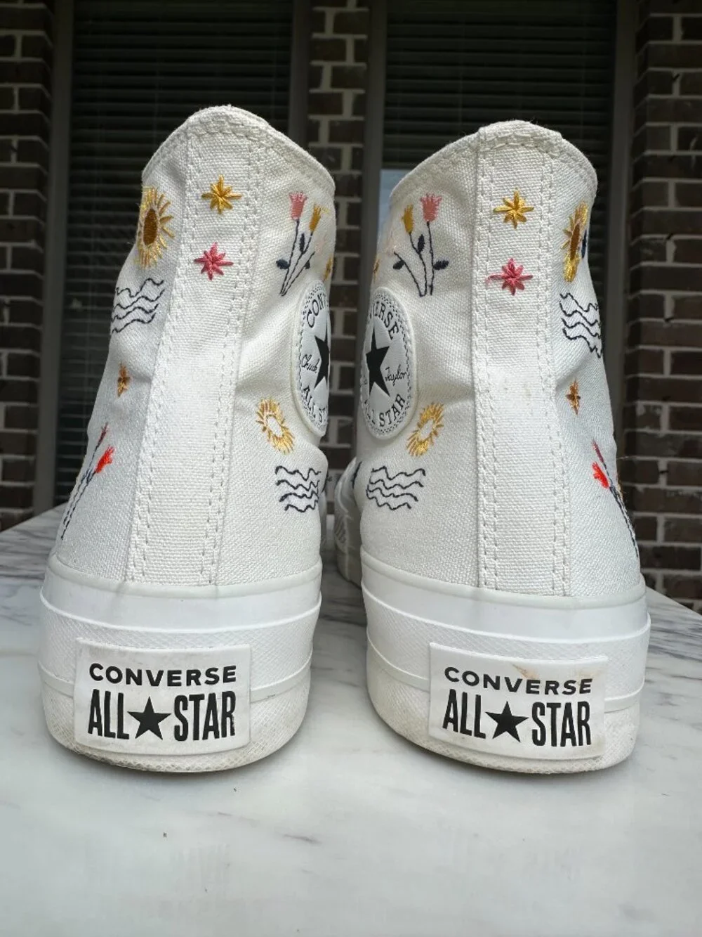 Converse white silhouette