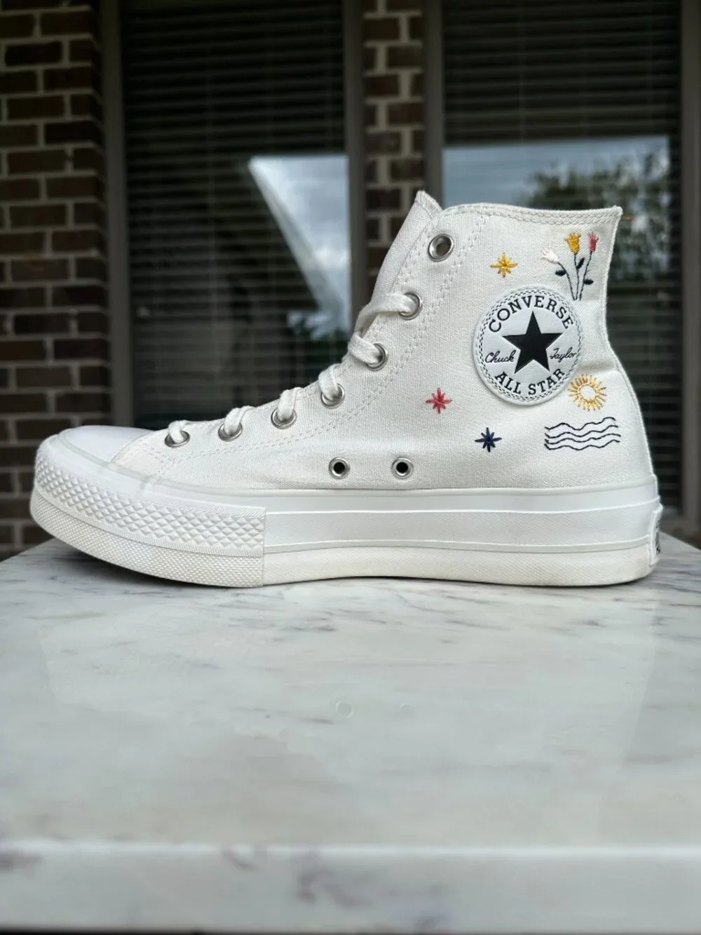 Converse taylor ensures shoe