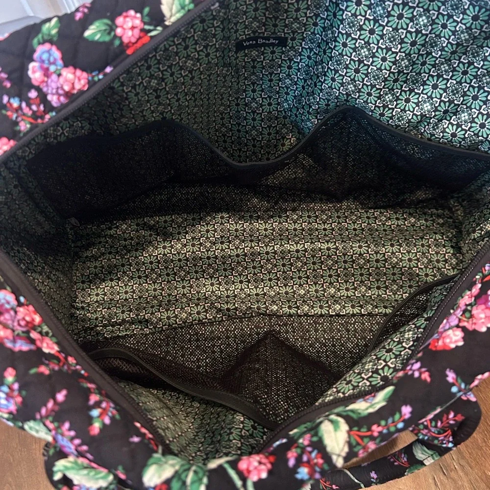 Vera Bradley included strap detachable