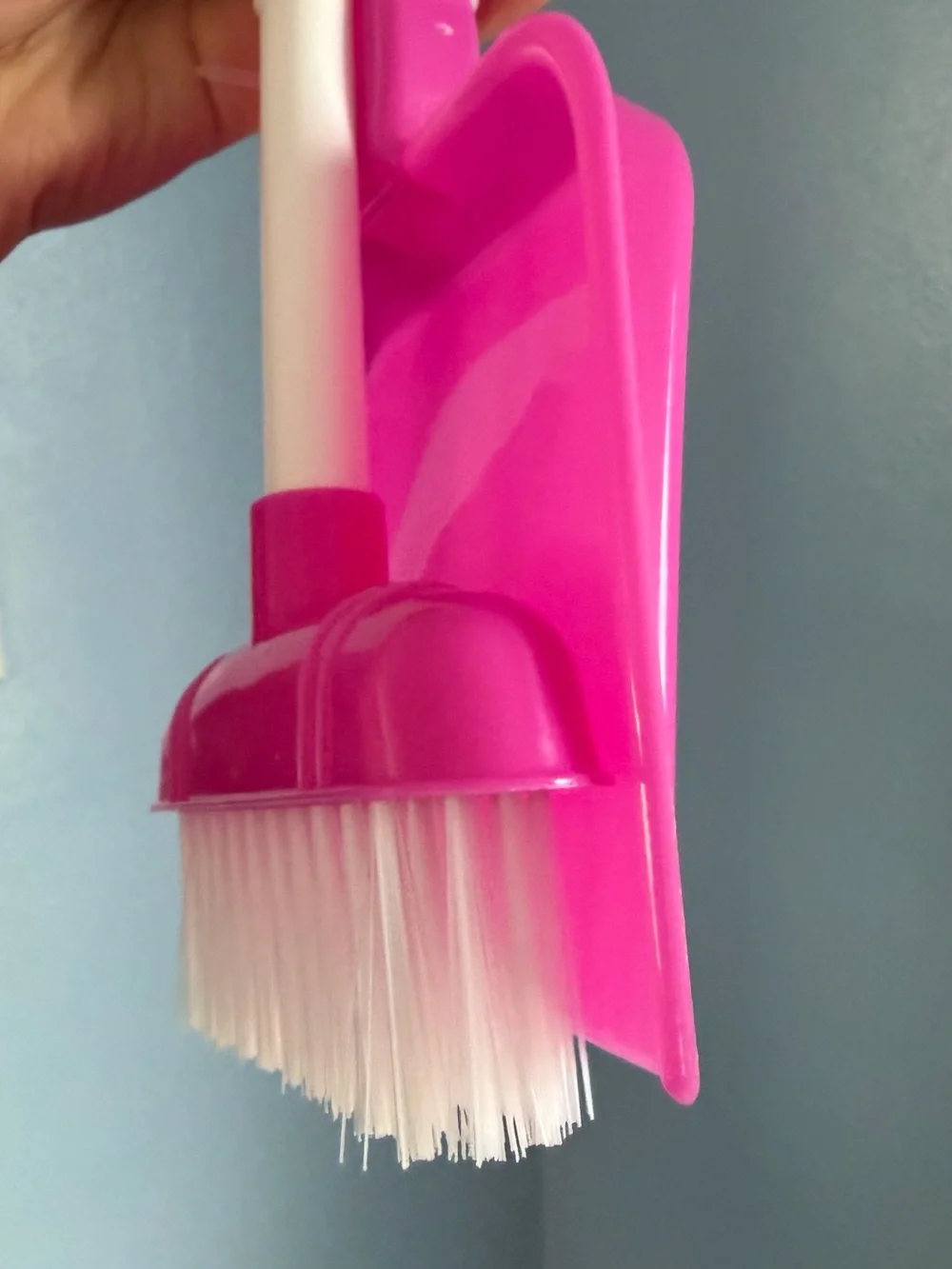 Kid’s cleaning pretend toy Dustpan & Broom Set in Bright Pink