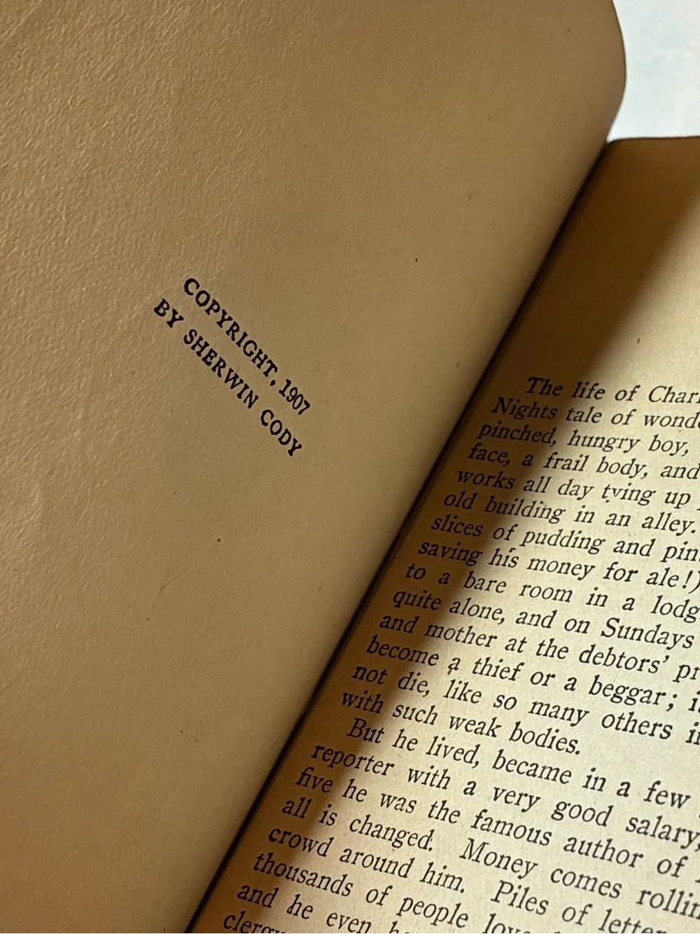 2 Vintage 1907 Nutshell Library Books - Dickens and Irving