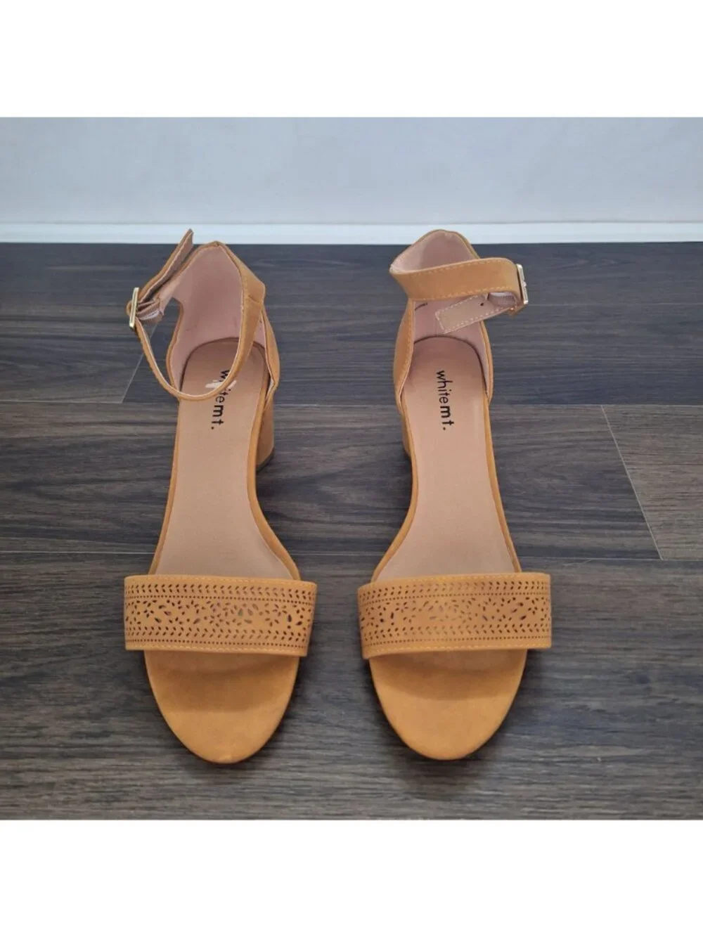 NWOT White Mountain Mustard Faux Leather Strap Sandals Size 10 Preppy Comfy Chic