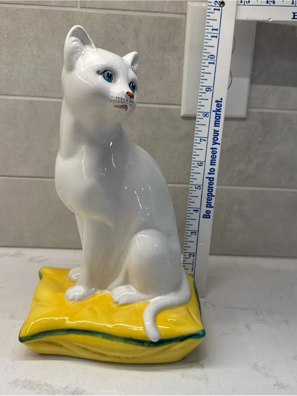 N/A ceramic eyes figurine