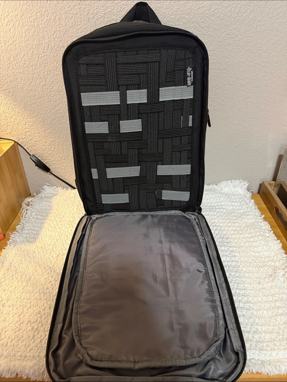 Cocoon sleek black