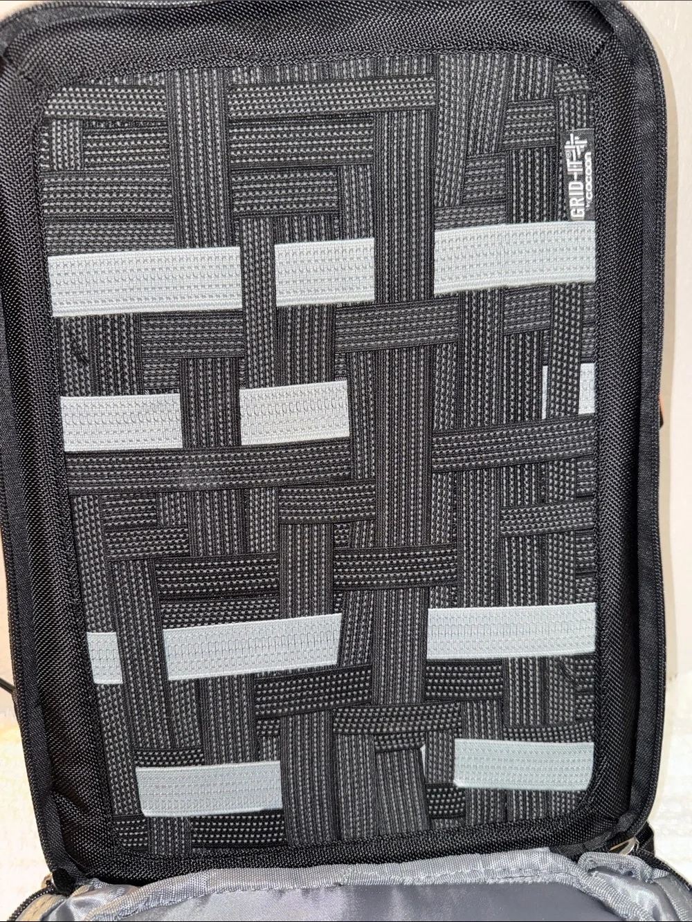 Cocoon sleek black