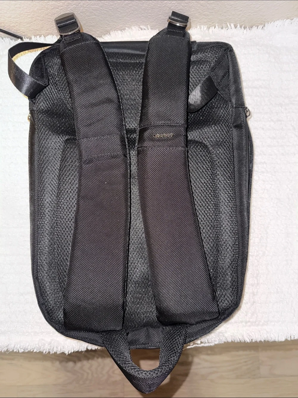 Cocoon sleek black