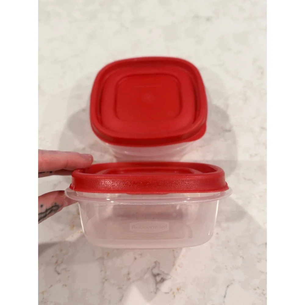 Rubbermaid #7J56 Food/Crafts Storage Container ~ 1.25 Cup ~ Red Lid ~ Set of 2‎