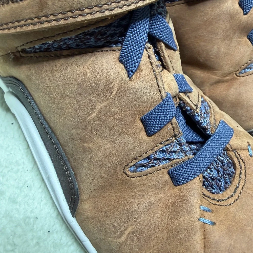 Clarks Boys size 5 Casual Boots - Tri Mimo Kid Tan