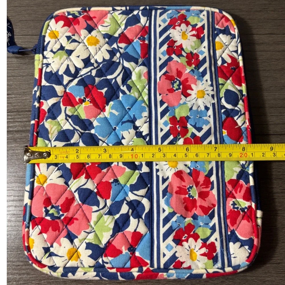 Vera Bradley sleeve 10x8