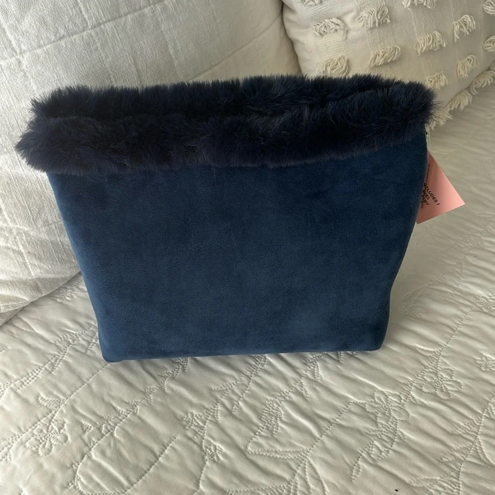 💙🔥Juicy Couture blue travel pouch NWT