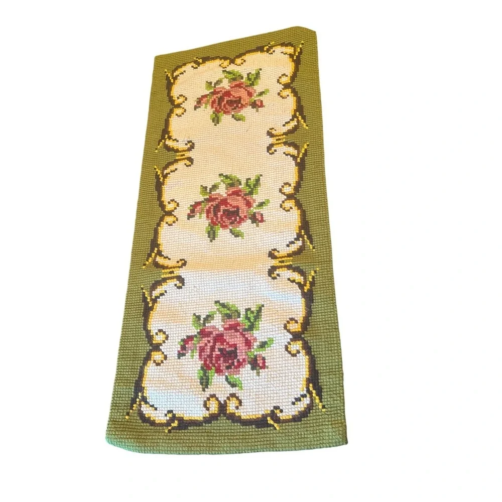 Vintage Handcrafted Floral Needlepoint Table Runner Roses &‎ Scalloped design