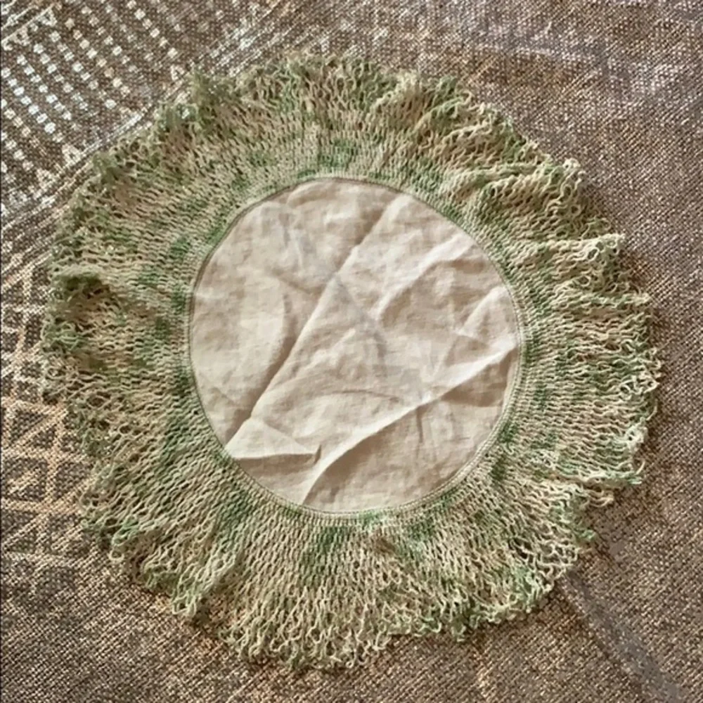 ESTATE ITEM Doily 16 x 16
