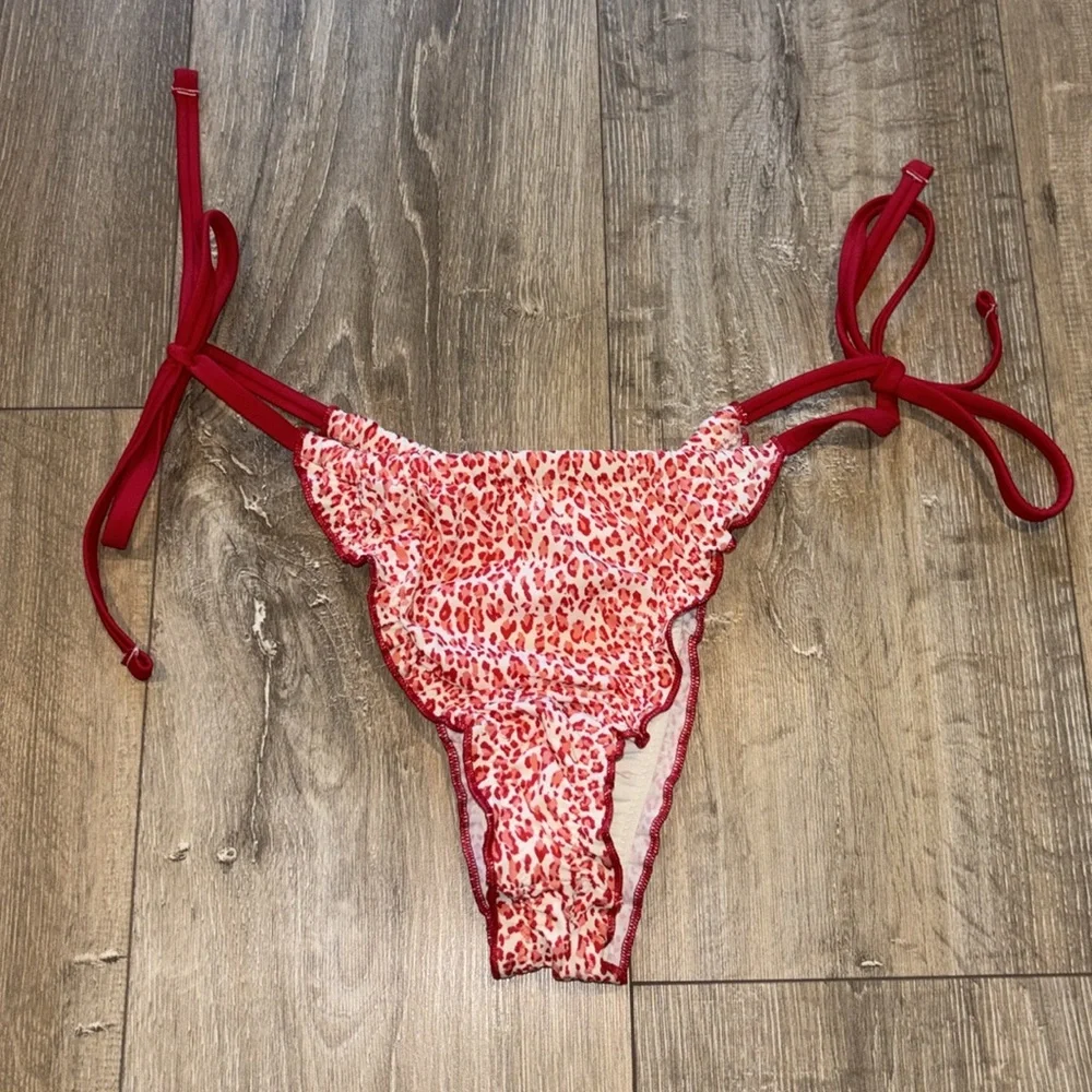 Frankies Bikinis detail leopard print