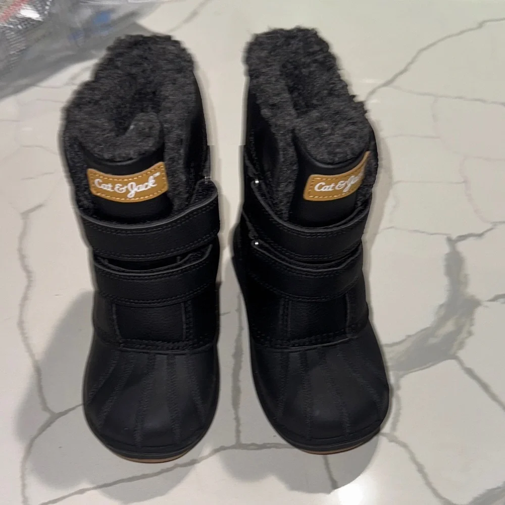 Cat and Jack Girls Black Snow Boots Faux Fur 11