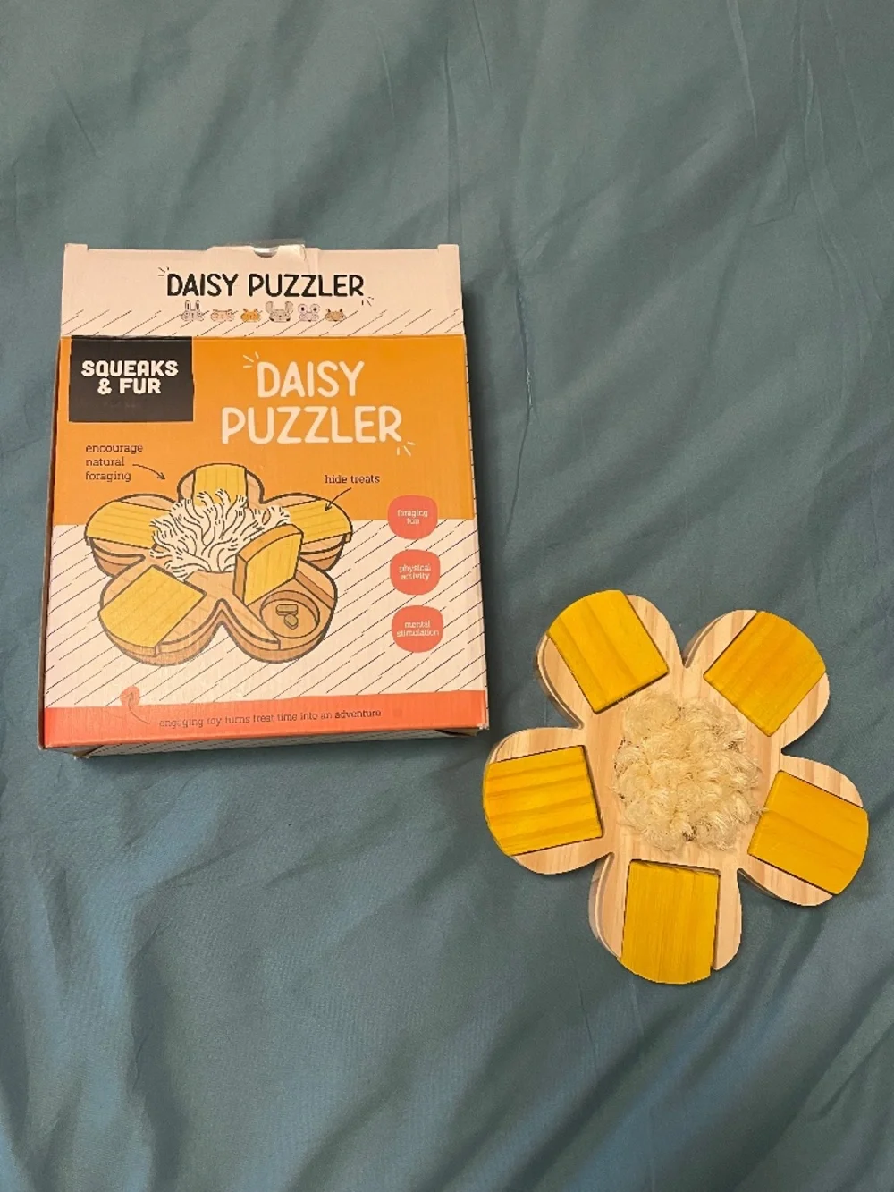 Squeaks & Fur Daisy Enrichment Puzzler