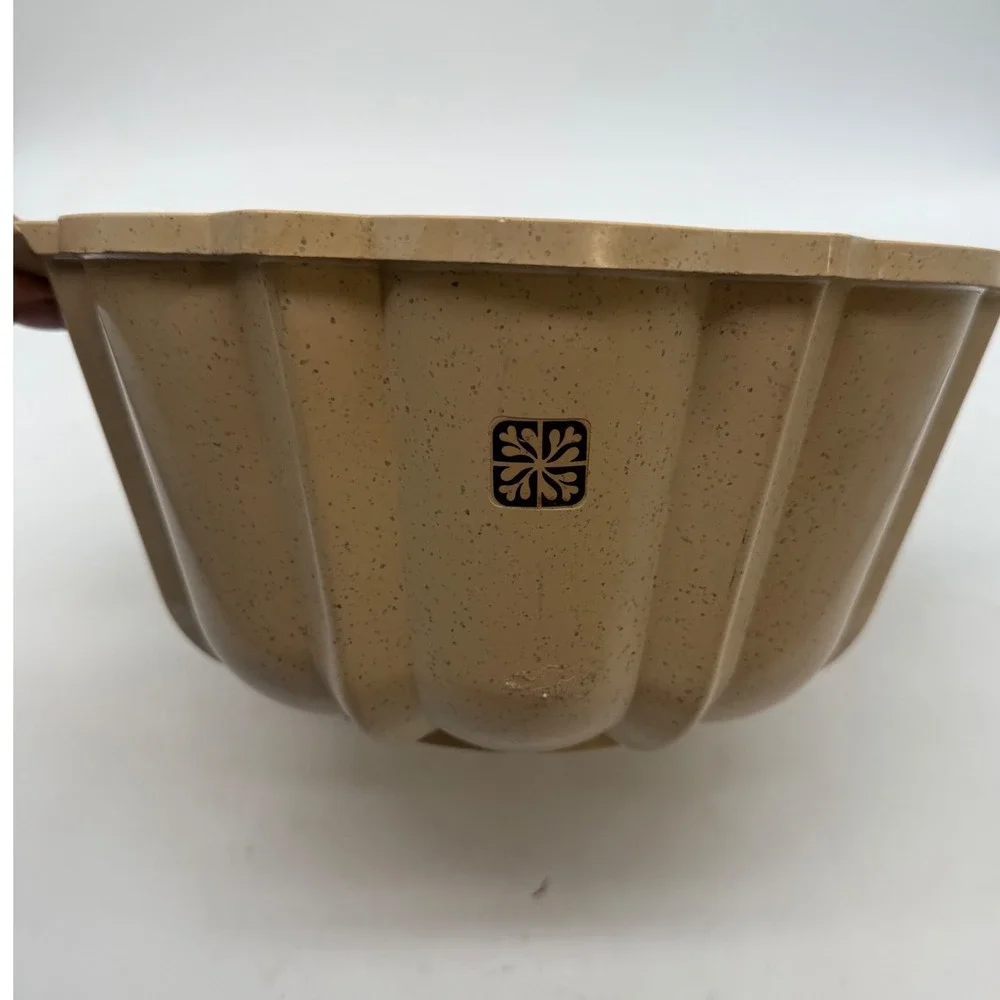 LittonWare‎ Simu-Stone Fluted Bundt Cake Pan Tan Speckled 38285 Vintage USA Oven