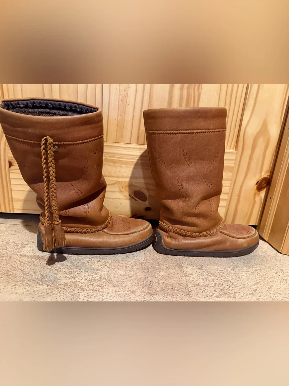Manitobah Mukluks soft tobacco