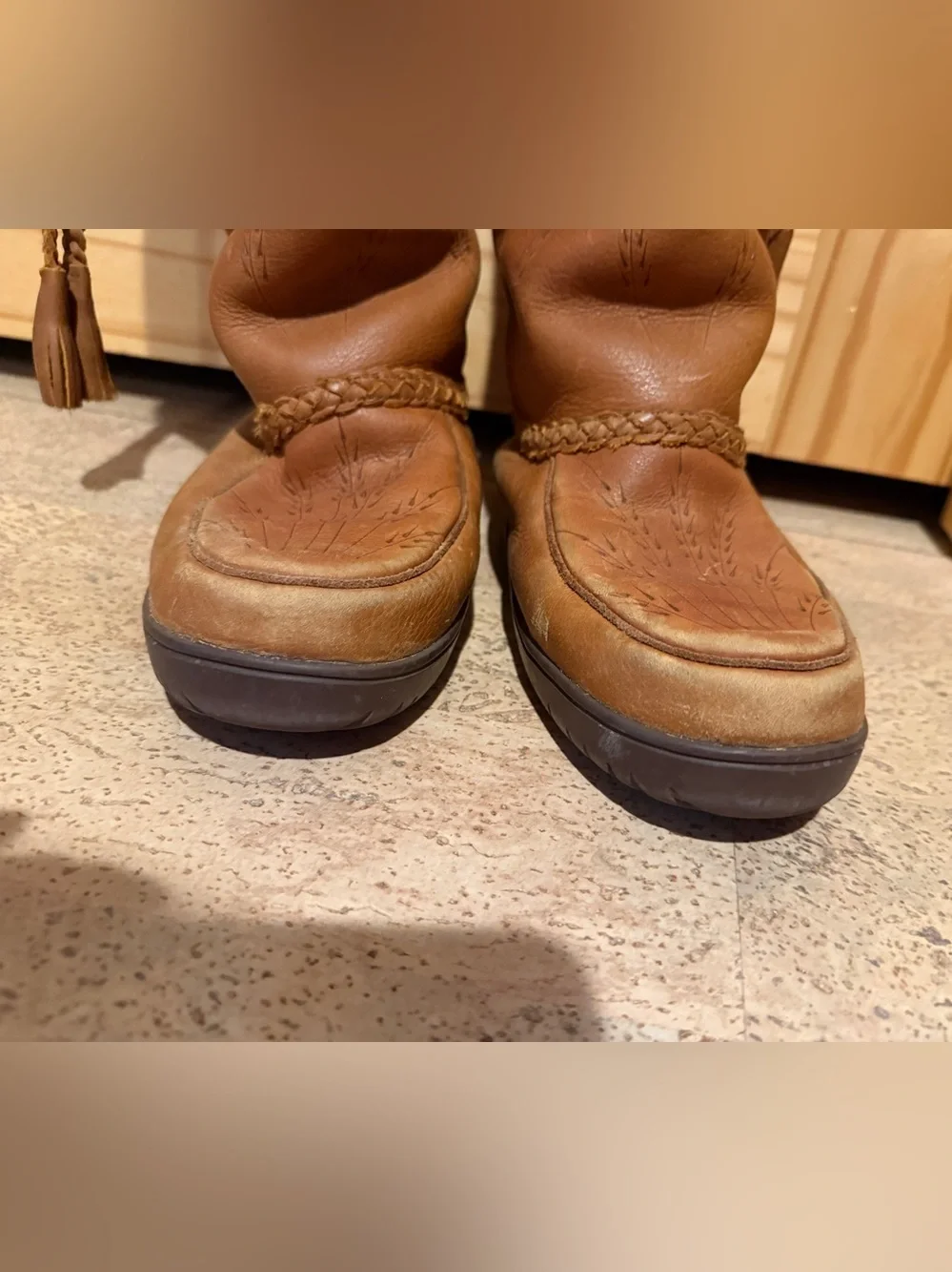 Manitobah Mukluks soft tobacco