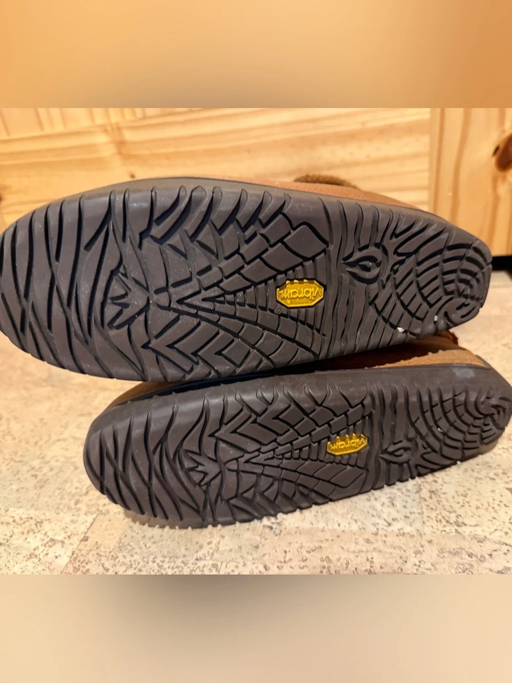 Manitobah Mukluks soft tobacco