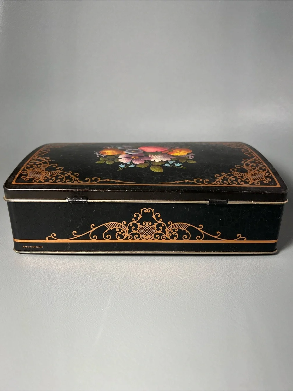 N/A vintage tin