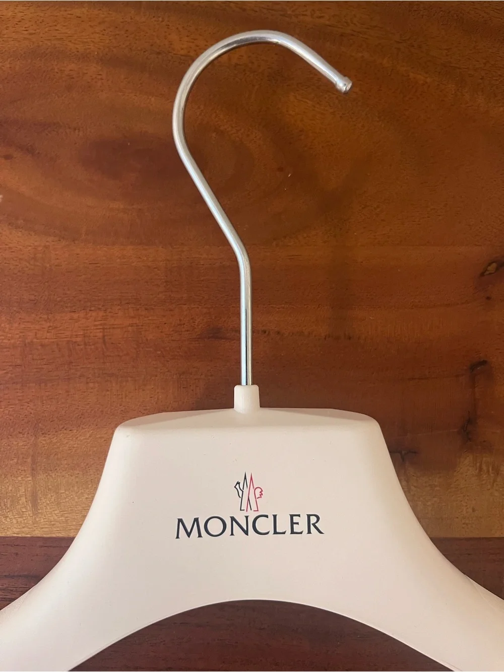 Moncler 1in display sturdy