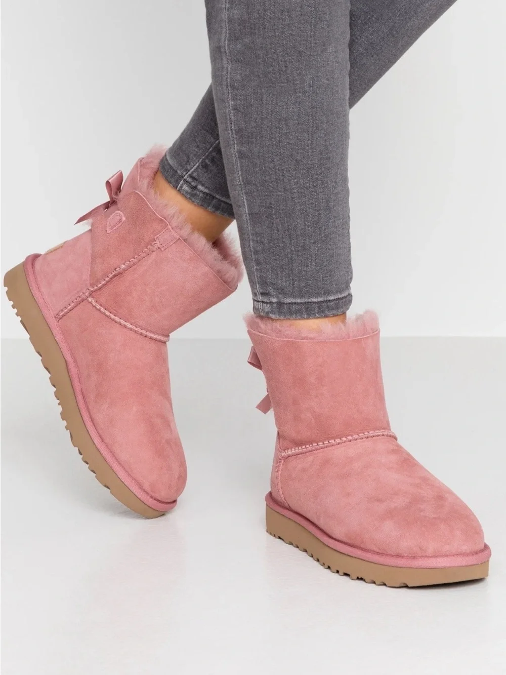 UGG mini bailey bow II salmon pink size 7