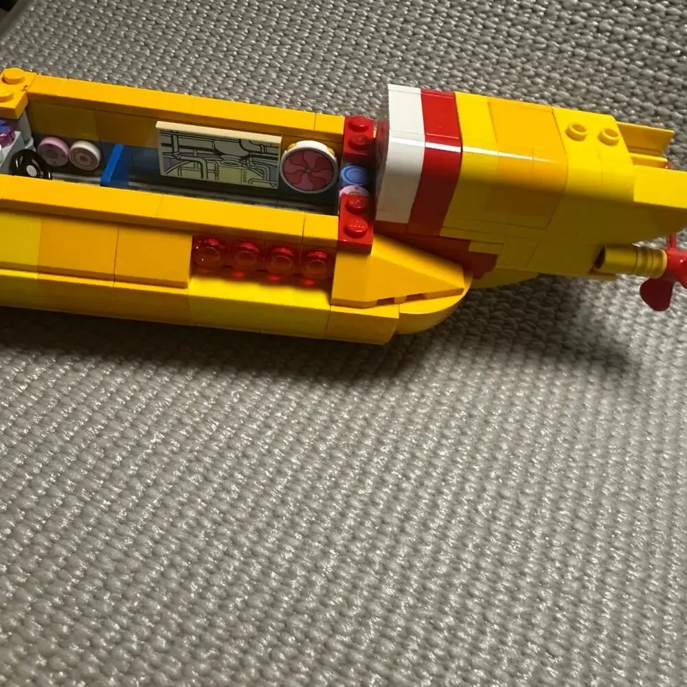 LEGO Ideas The Beatles Yellow Submarine ONLY 21306 Mostly Complete no figs
